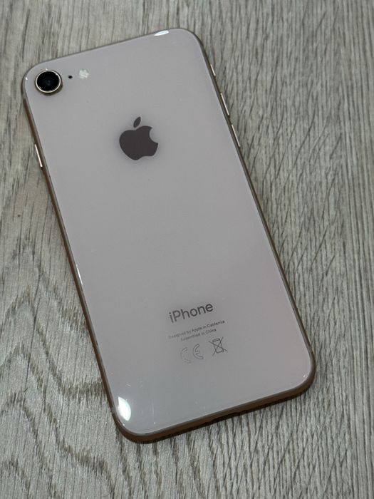 iPhone 8 64GB Gold Отйключен Отлично състояние
