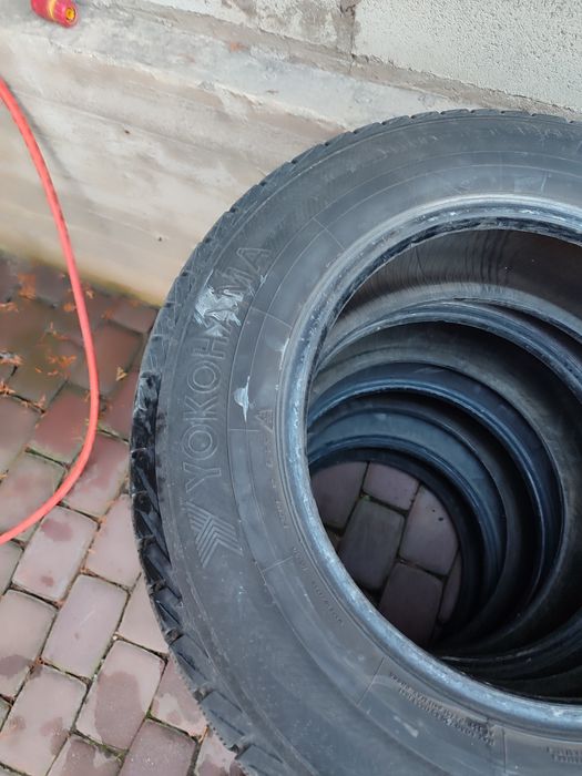 Шины продам зимние.