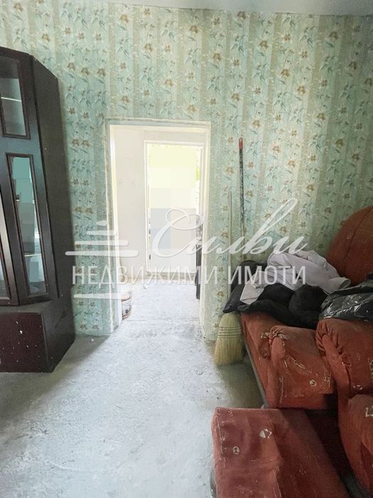 МАСИВНА двуетажна ТУХЛЕНА къща с ГАРАЖ - кв. Гривица