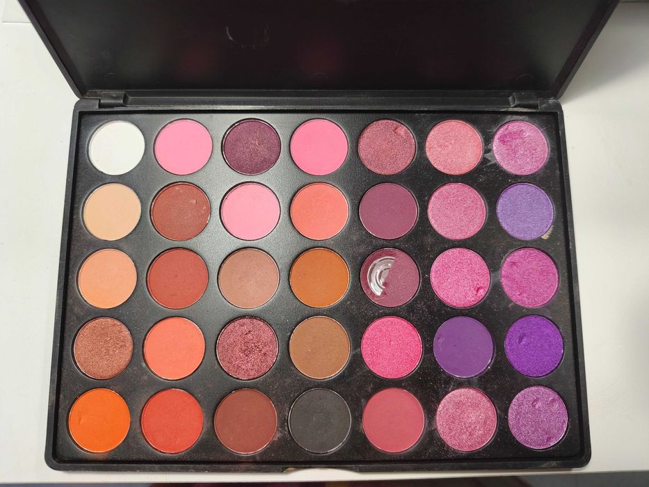Палитри за грим за лична и професионална употреба
