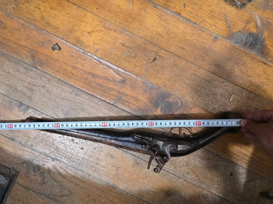 Античен кремъчен пистолет – ръчна изработка, 18–19 век
Цена: 2200 лв.