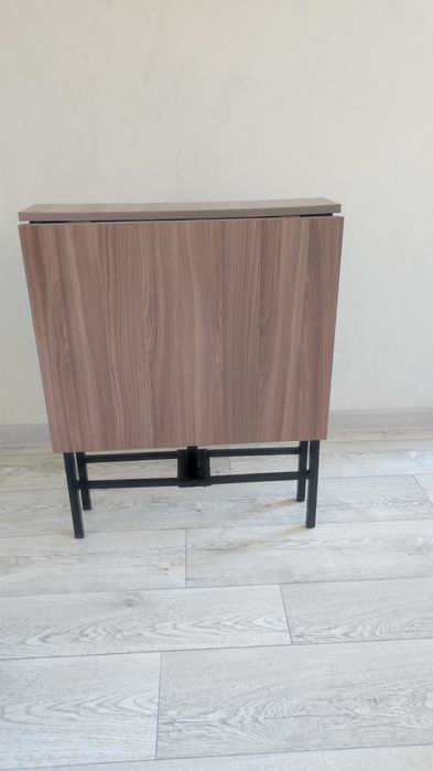 Продам стол обеденный