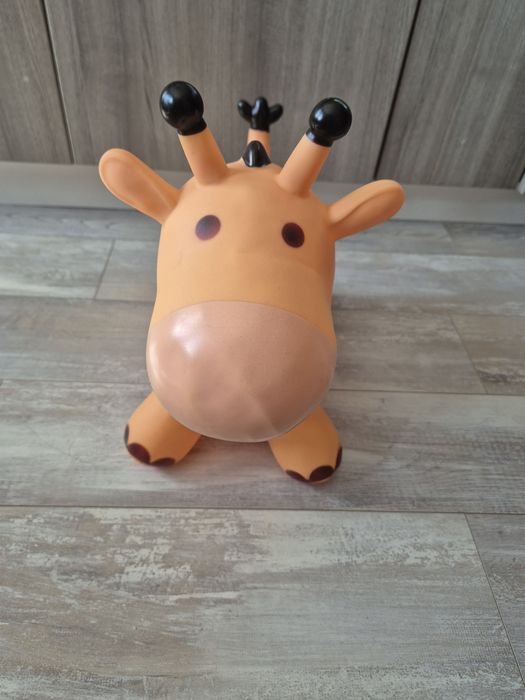 Детски надуваем жираф за подскачане ! Състояние ново!