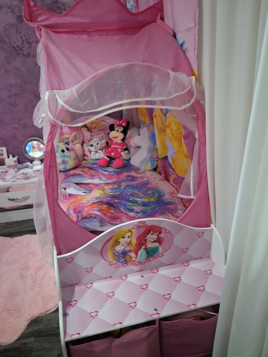 Pat fetite trasura si dulap