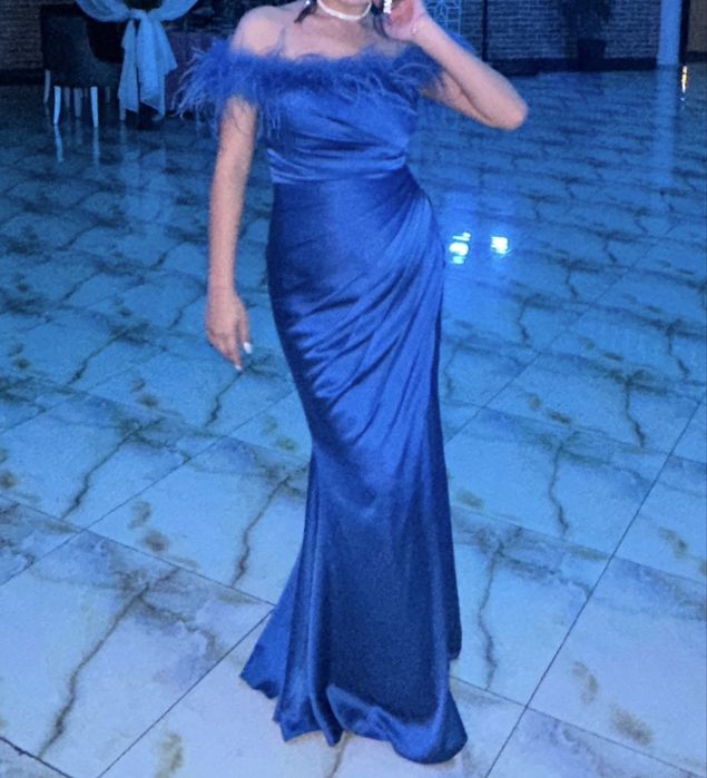 Элегантное вечернее платье