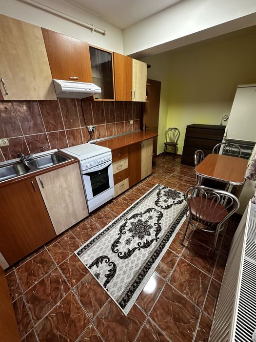Apartament cu o cameră de închiriat.