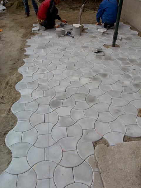 Pavaje si Pavele din beton vibrocomprimat.Asiguram montaj si transport