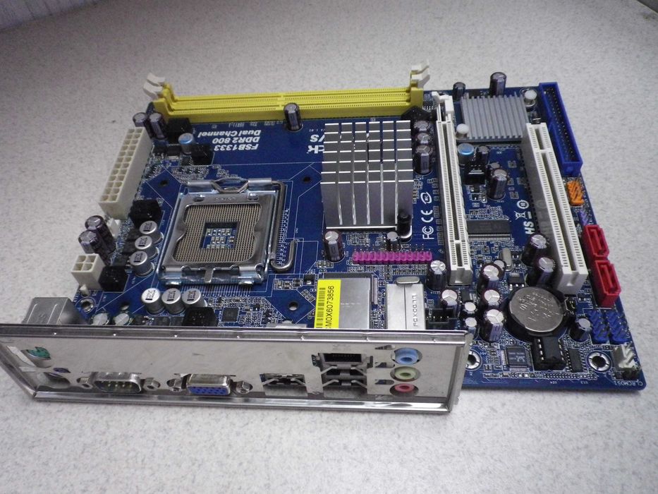 ASRock G31M-VS/E5300/4GB