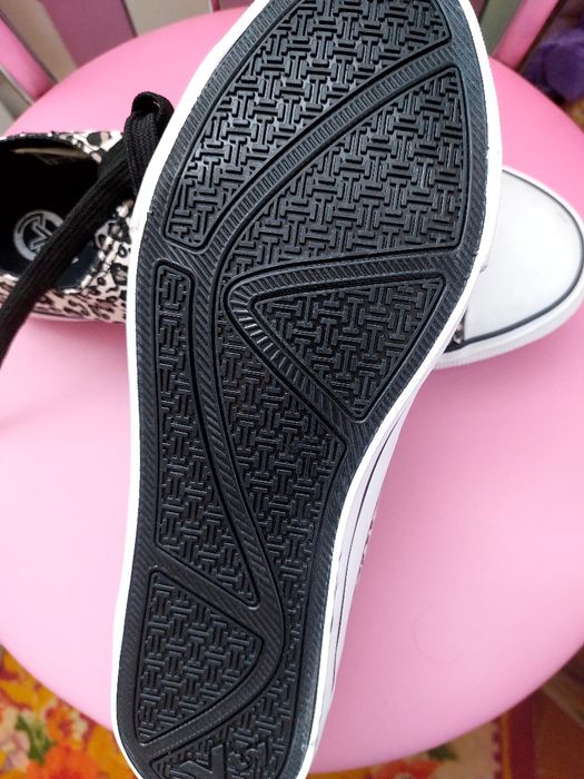 Продам новые кеды 42р.