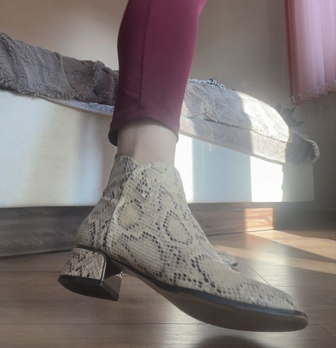 Стилни дамски боти