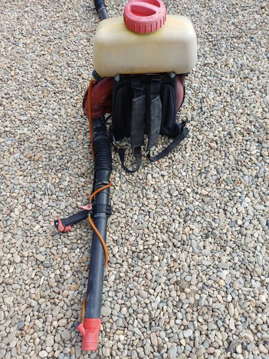 Atomizor solo 450 stare bună are rezervorul găurit  se vedAtomizor sol