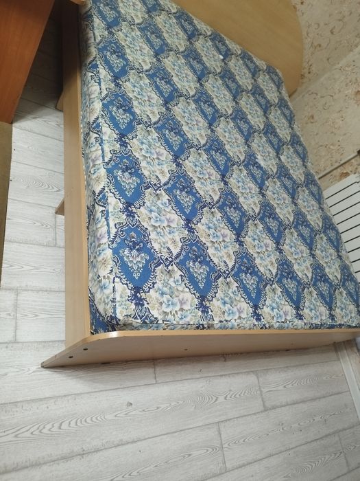 Продам кровать с матрасом