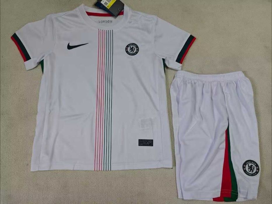 Детски футболни екипи Nike Adidas 2025/2026