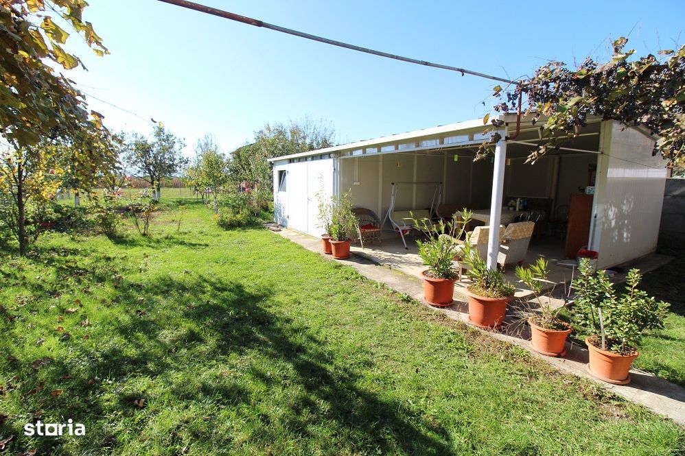 Vând casă P+E+Pod în Hațeg, teren 700 mp, garaj, filigorie...