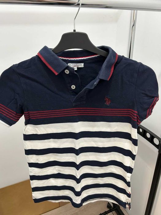 Тениска поло. В добро състояние.