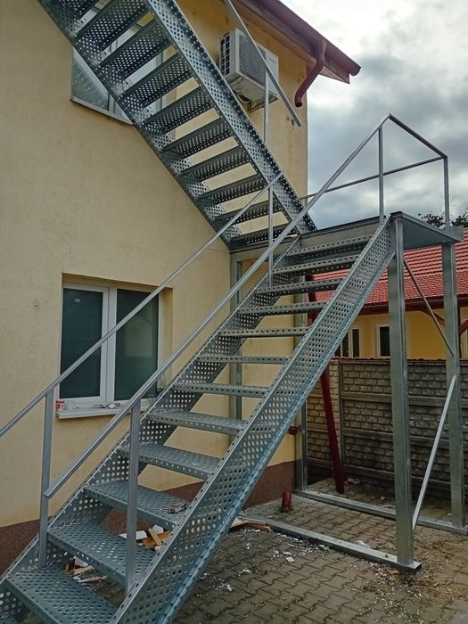 Scara metalica zincata de exterior 6m