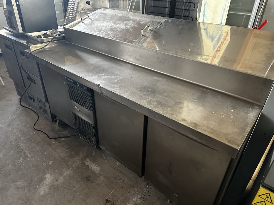 Хладилна маса със саладета 176см