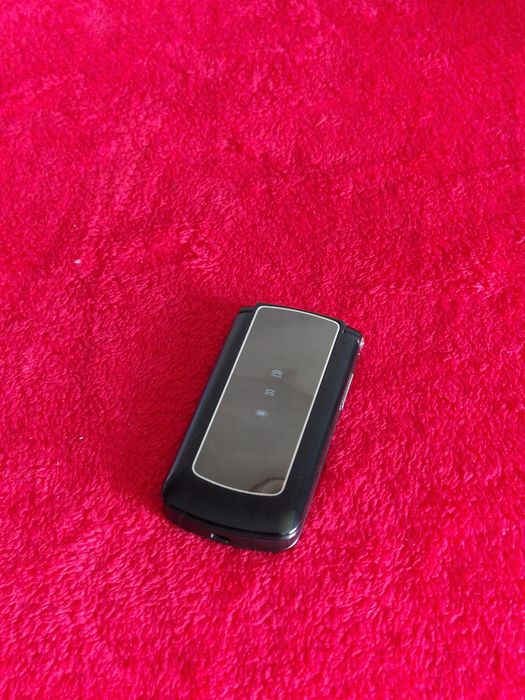 Super telefon cu clapeta special pentru Seniori
