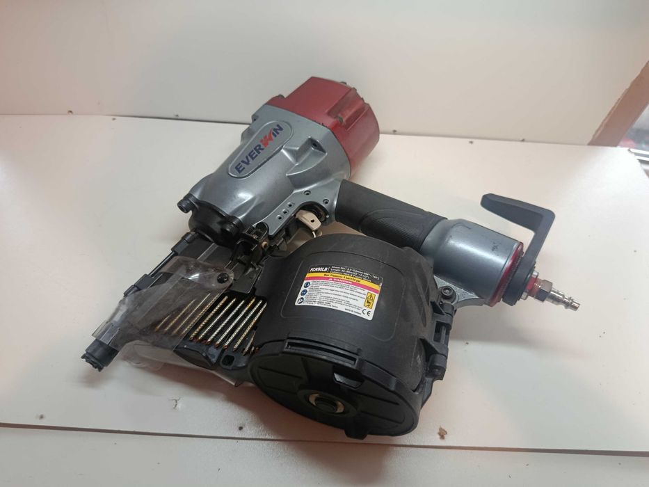 Pistol cuie tabla finisaje paleti tamplarie cabane lemn pneumatice pe aer MEEC BOSSTICH AerFast EverWin