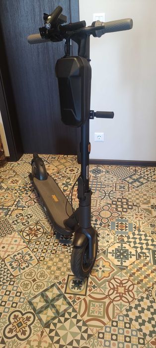 Ninebot KickScooter MAX G30 ( за части или да се ремонтира)