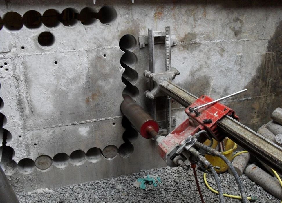 Алмазное сверление (бурение) отверстий