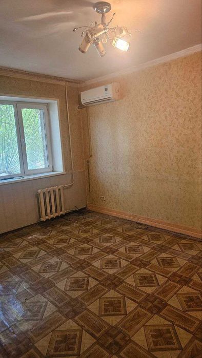 Метро. Хамза. 1 комнат. 1 этаж. Чиланзар-5 Кв. Кирпичный Дом.