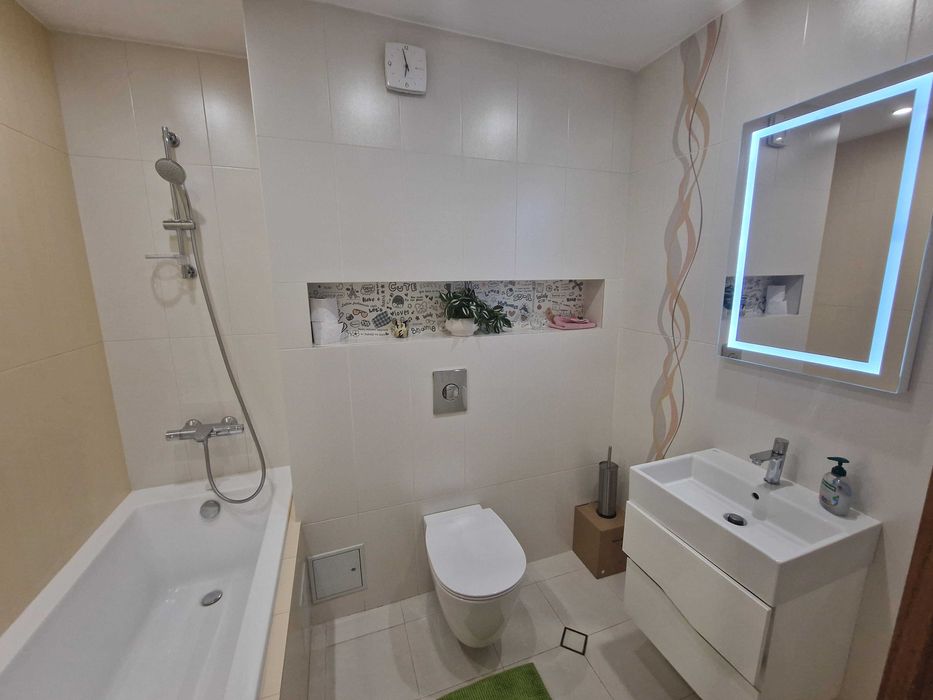 Дава се под наем Четиристаен апартамент в София, Младост 3 - 130 кв.м за 1250 € - Снимка #14