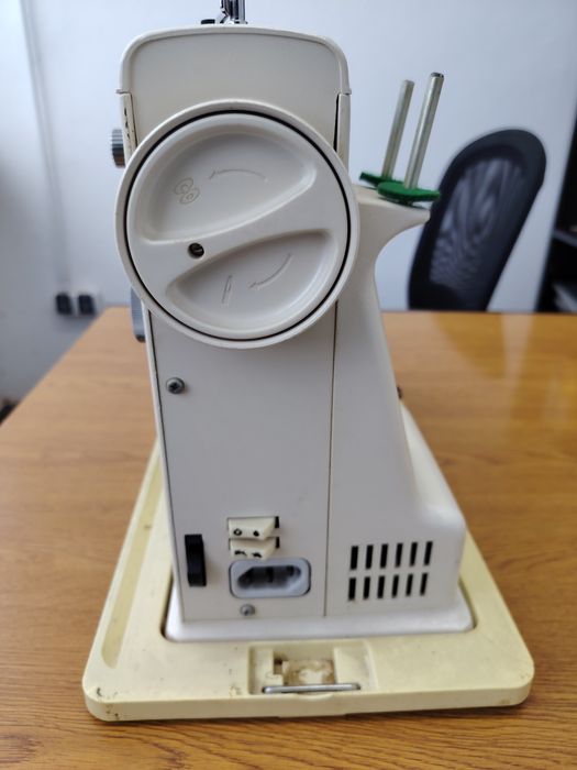 Mașină de cusut Riccar Free Arm anii 70-80