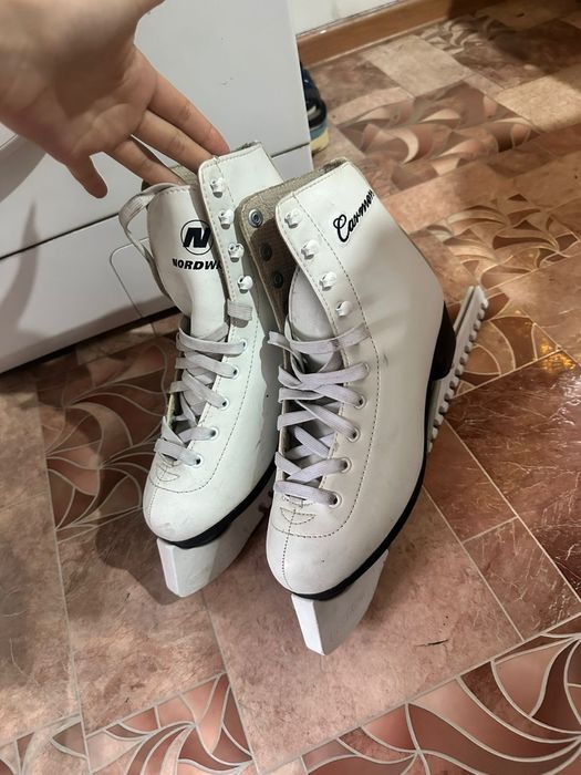 Коньки женские размер 39