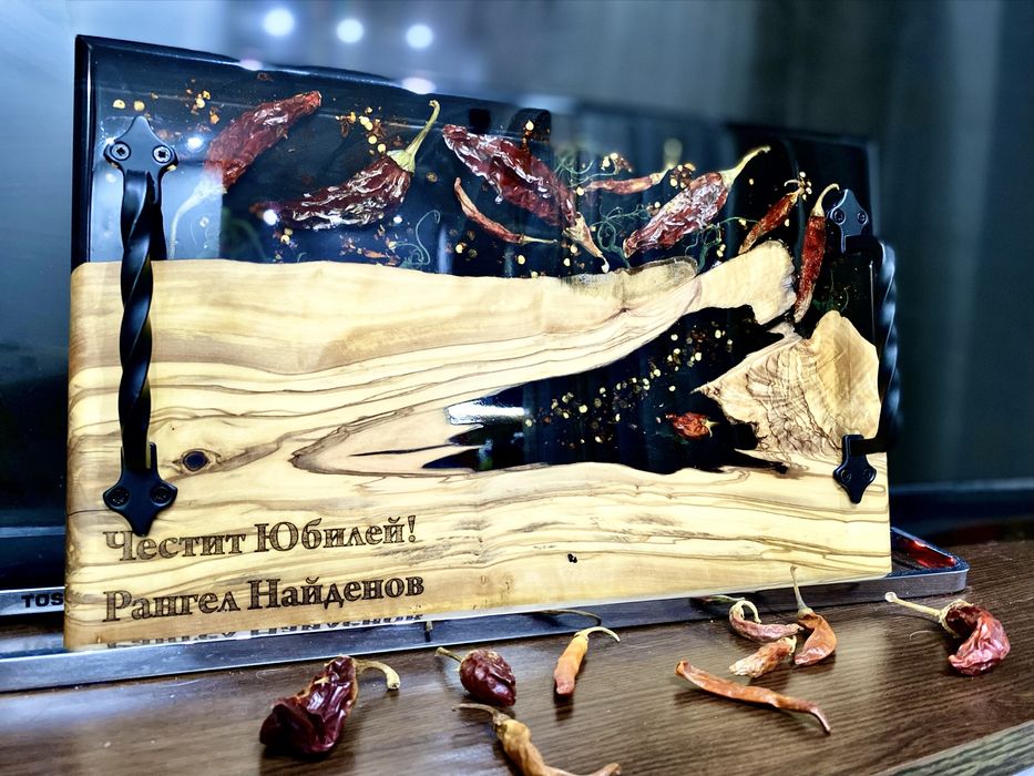 Дъски и подноси  с епоксидна смола