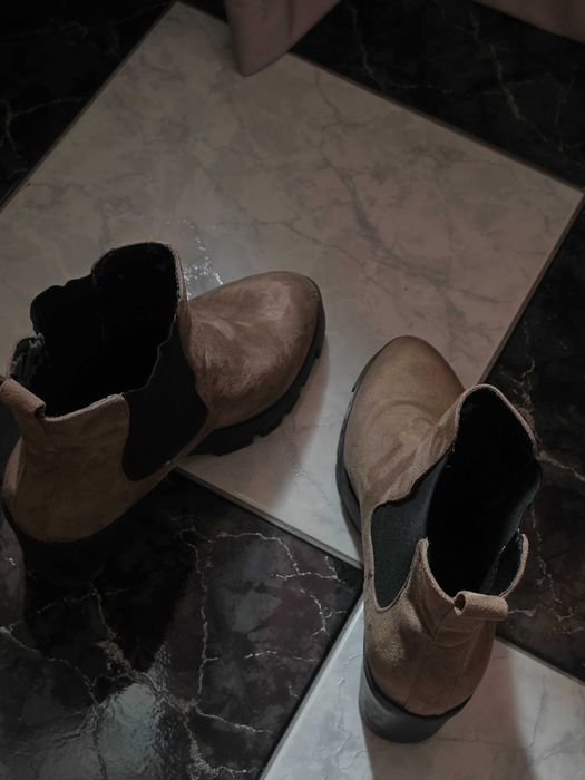 Ghete din piele de căprioară