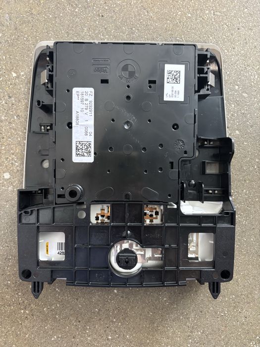 Конзола и огледало за обратно виждане BMW i3