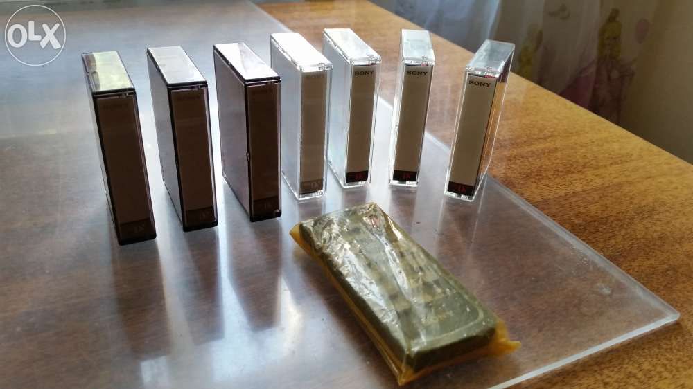 Полупрофессиональная камера Sony HDR-HC1E