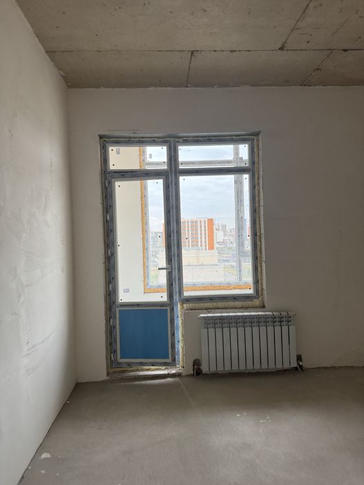 Продам балконную дверь с окнами