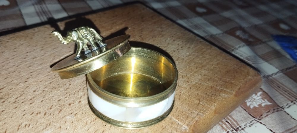 Кутийка за бижута слонова кост