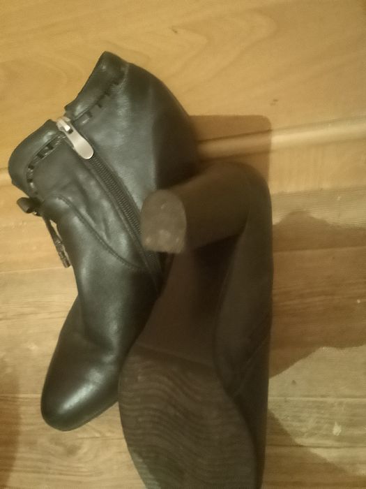 Аяқ киімдер сатылады. Продаёться.