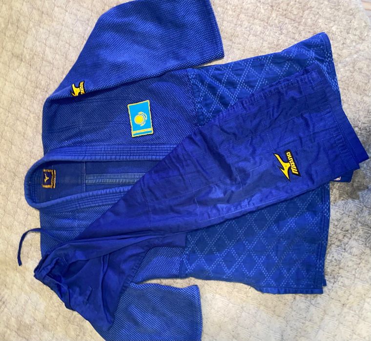 Продам кимано mizuna оригинал| кимано mizuna оригинал сатылады.