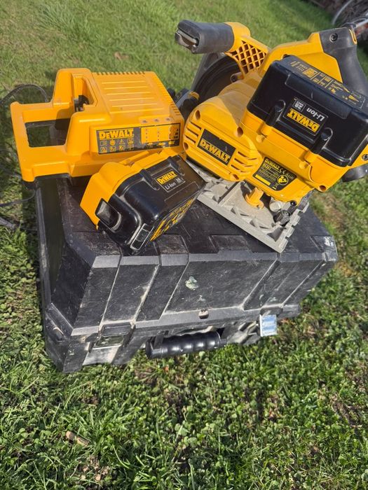 Ferăstrău Circular Dewalt