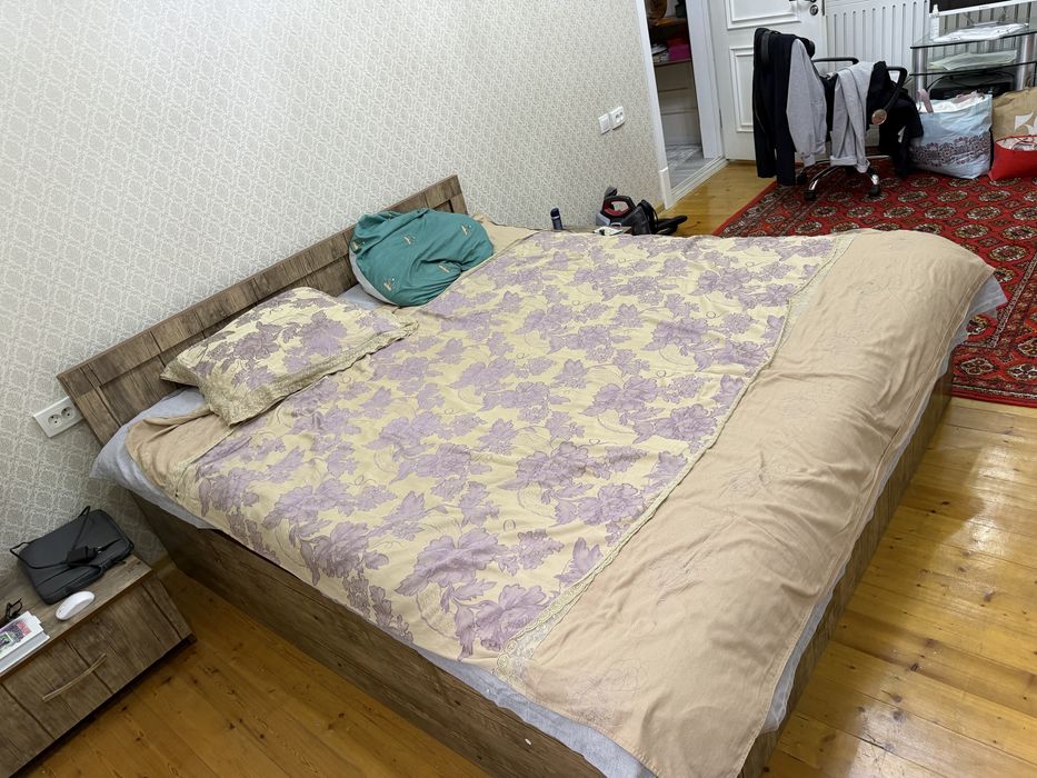 Mebel va gilamlar sotiladi