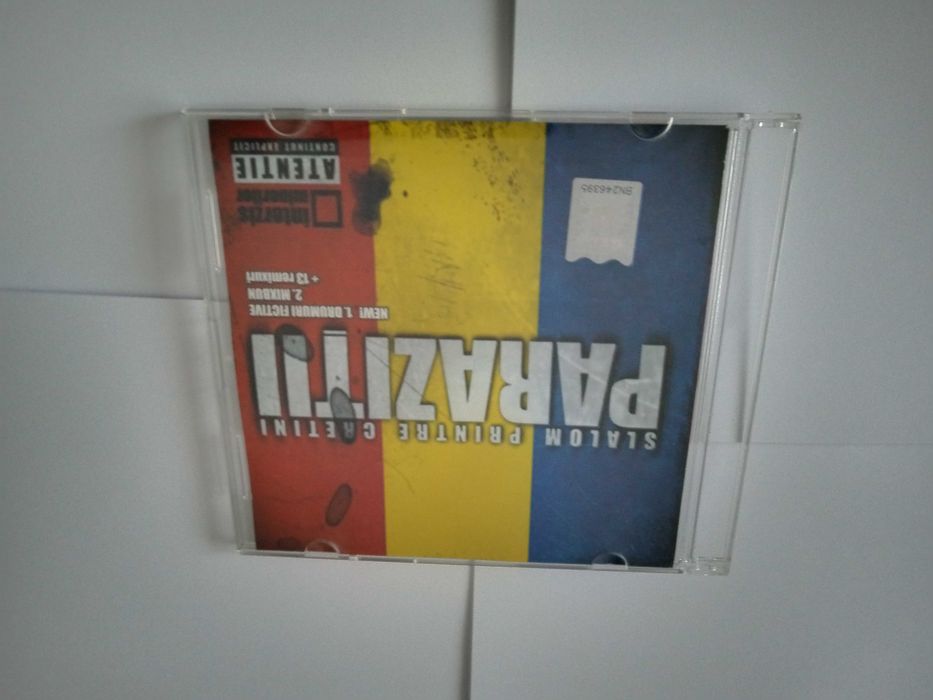 Paraziții Slalom printre cretini