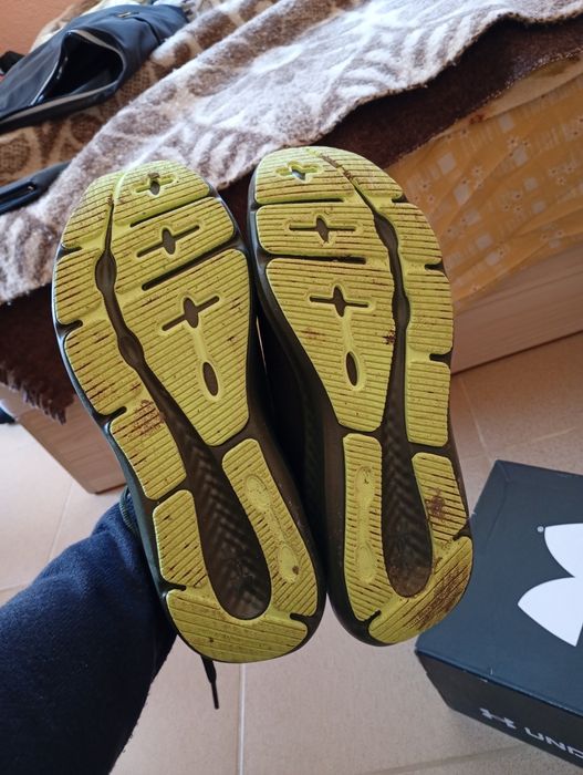 Чисто нови обувки under armour running shoes Charged Pursuit 3