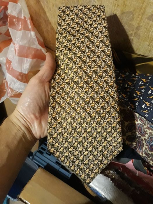 14 вратовръзки, някои нови, други ползвани