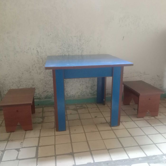 Продам детский стол-стулчики.