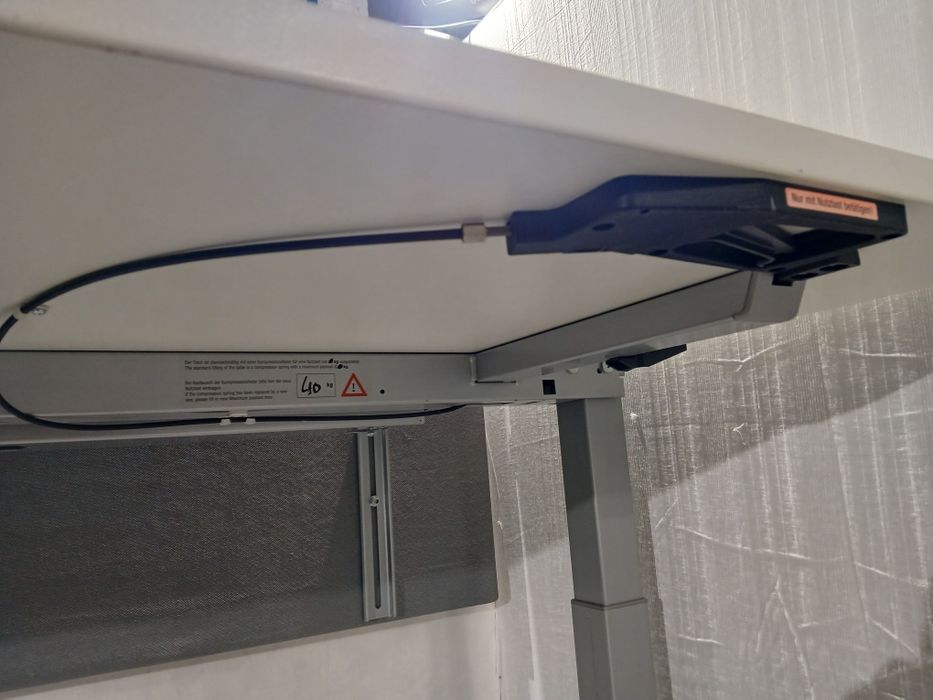 Masă de birou cu picioare telescopice