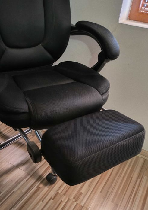 Офис стол „Relax“ с подложка за крака, възглавница и ДВА амортисьора