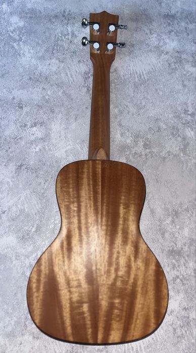 укулеле R.Empire