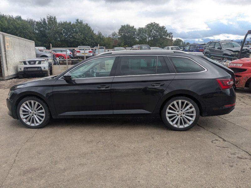 Dezmembrari / Dezmembrez Skoda Superb III Combi (3V5) 2.0 TDI DFCA cutie viteze manuala cod culoare LF9R