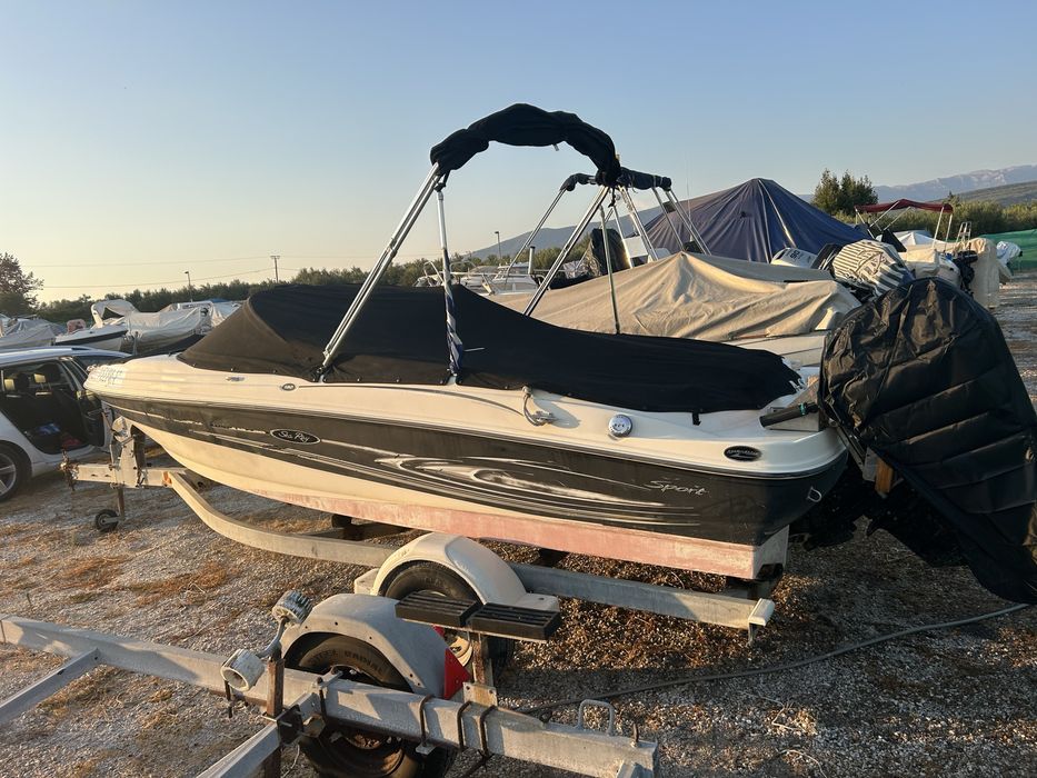 Моторна лодка Sea Ray 180 sport в Гърция