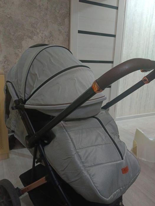 Прогулочная детская коляска