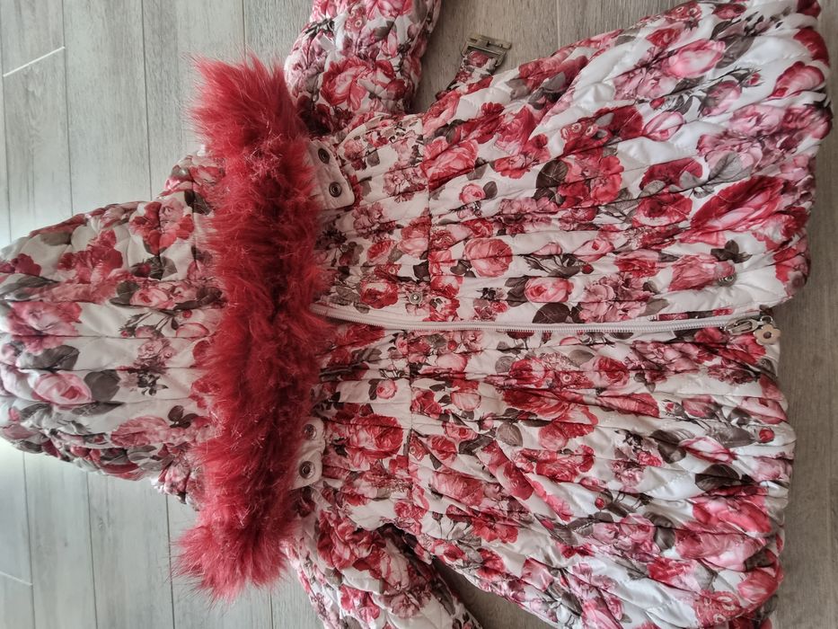 Яркая курточка на девочку